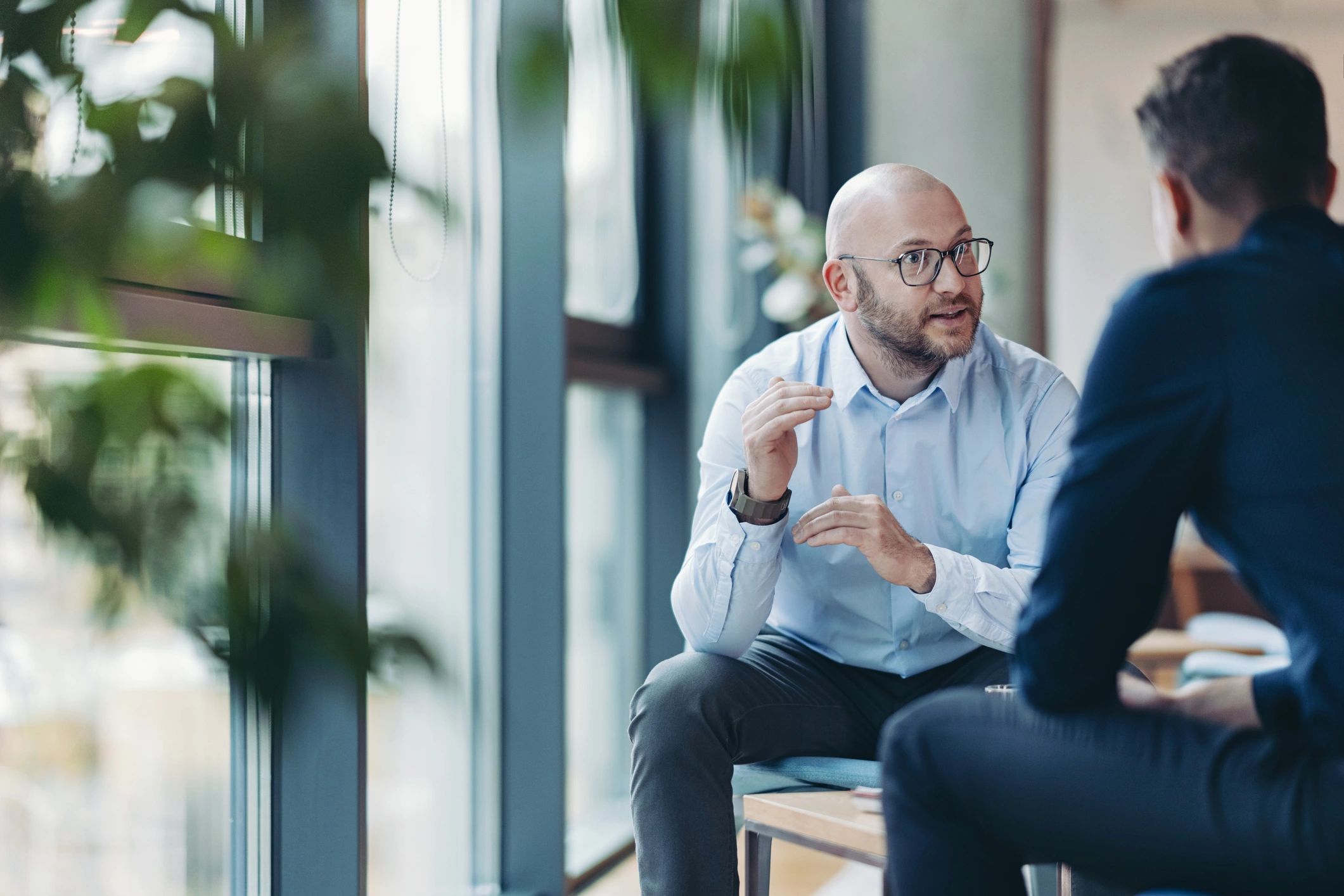 Mentor and entrepreneur in discussion