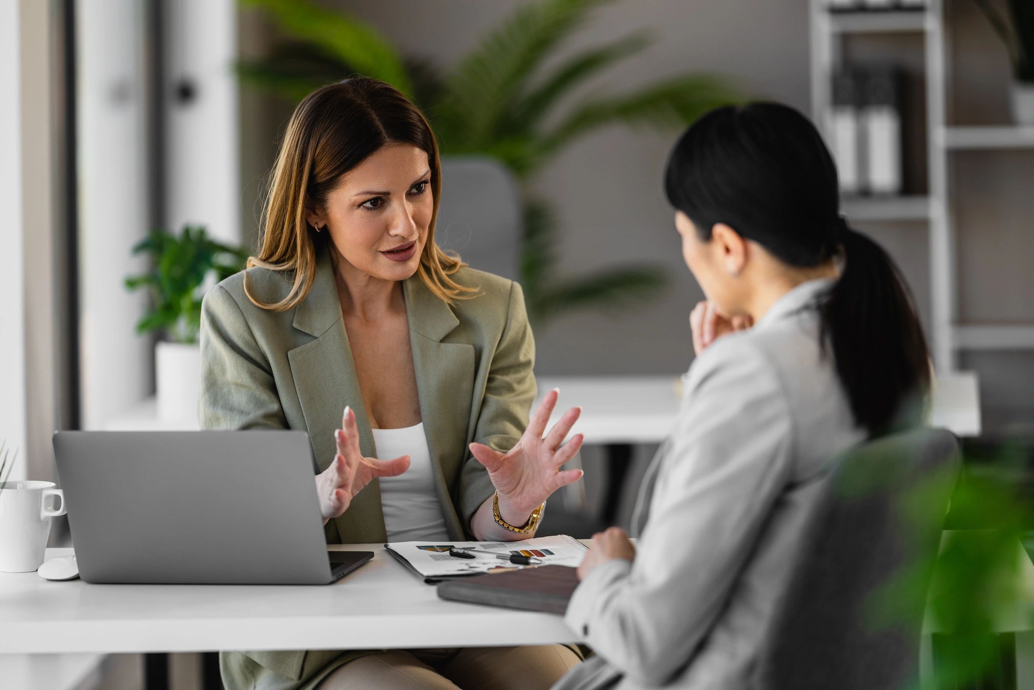 Professional mentor in conversation during a business consultation